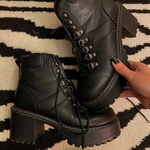 BLACK COMBAT BOOTS